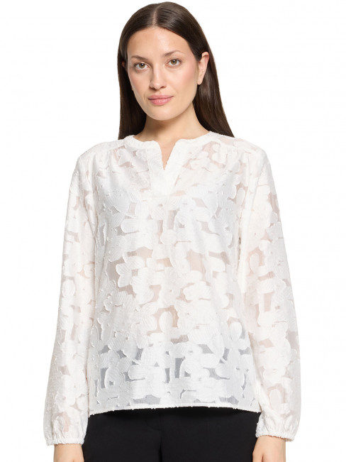 Chiffongblus vit med blomapplikation från Betty & Co