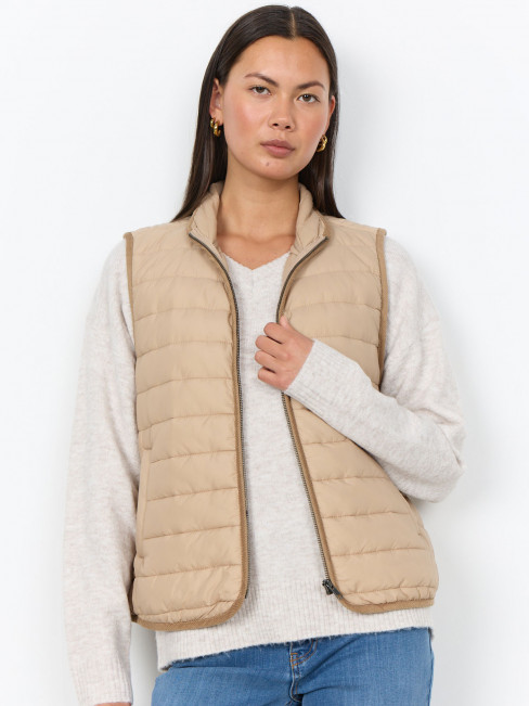 Täckväst Benete beige från SoyaConcept