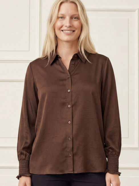 Satinblus Nanina chokladbrun från Isay