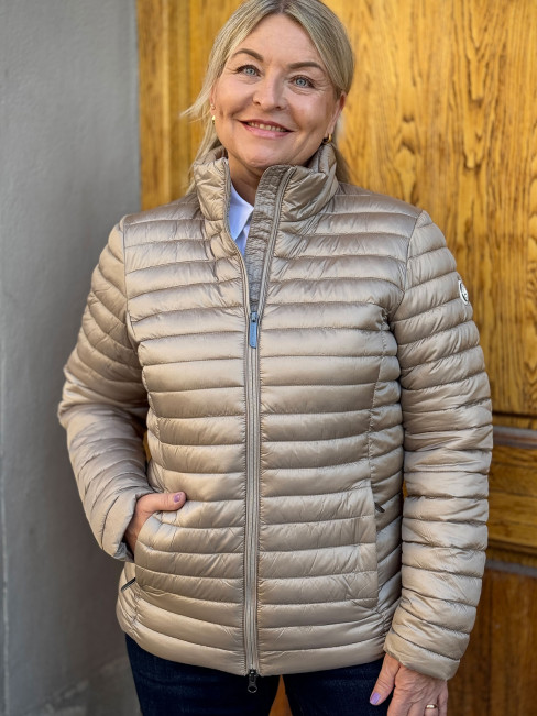 Täckjacka Sand från Luhta