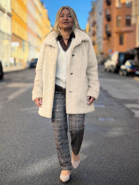 Fuskpäls Marcy creme från SAKI 2