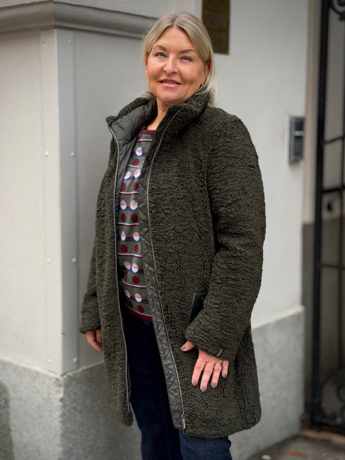 Fuskpälskappa Sarah mörk buteljgrön från Milo