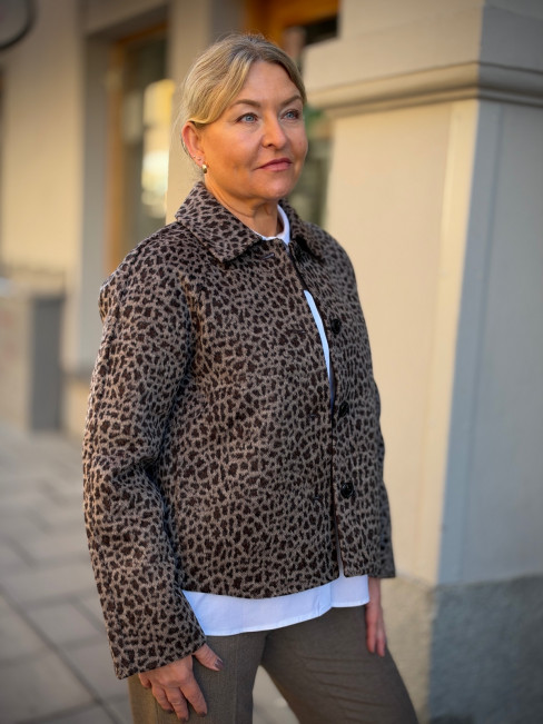 Jacka i Leoprint från Rabe