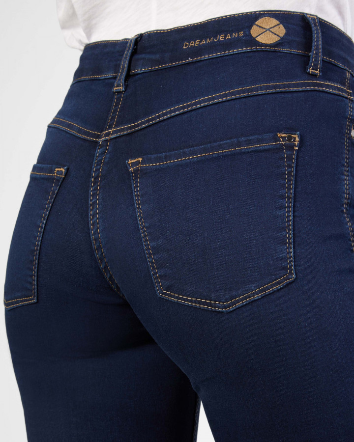 Jeans Dream Skinny från MAC på modell närbild bakifrån.